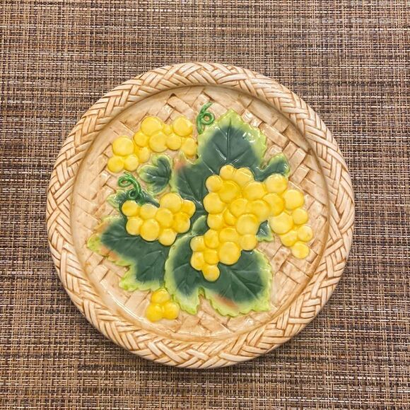 The Vineyard Collection Set of 4 Grape Plates - Vintage Home Decor - Picture 4 of 10